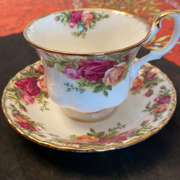 Royal Albert “ Old Country Rose” 20 piece set - Picture 5 of 5